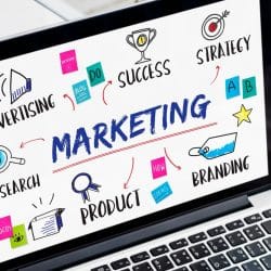 Réunion d’équipe sur la stratégie marketing – illustration de la planification conforme au RGPD